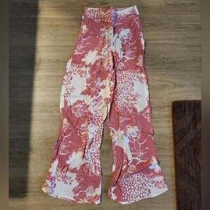 Flynn Skye Red and White Floral Pants Flare Pants NWT
